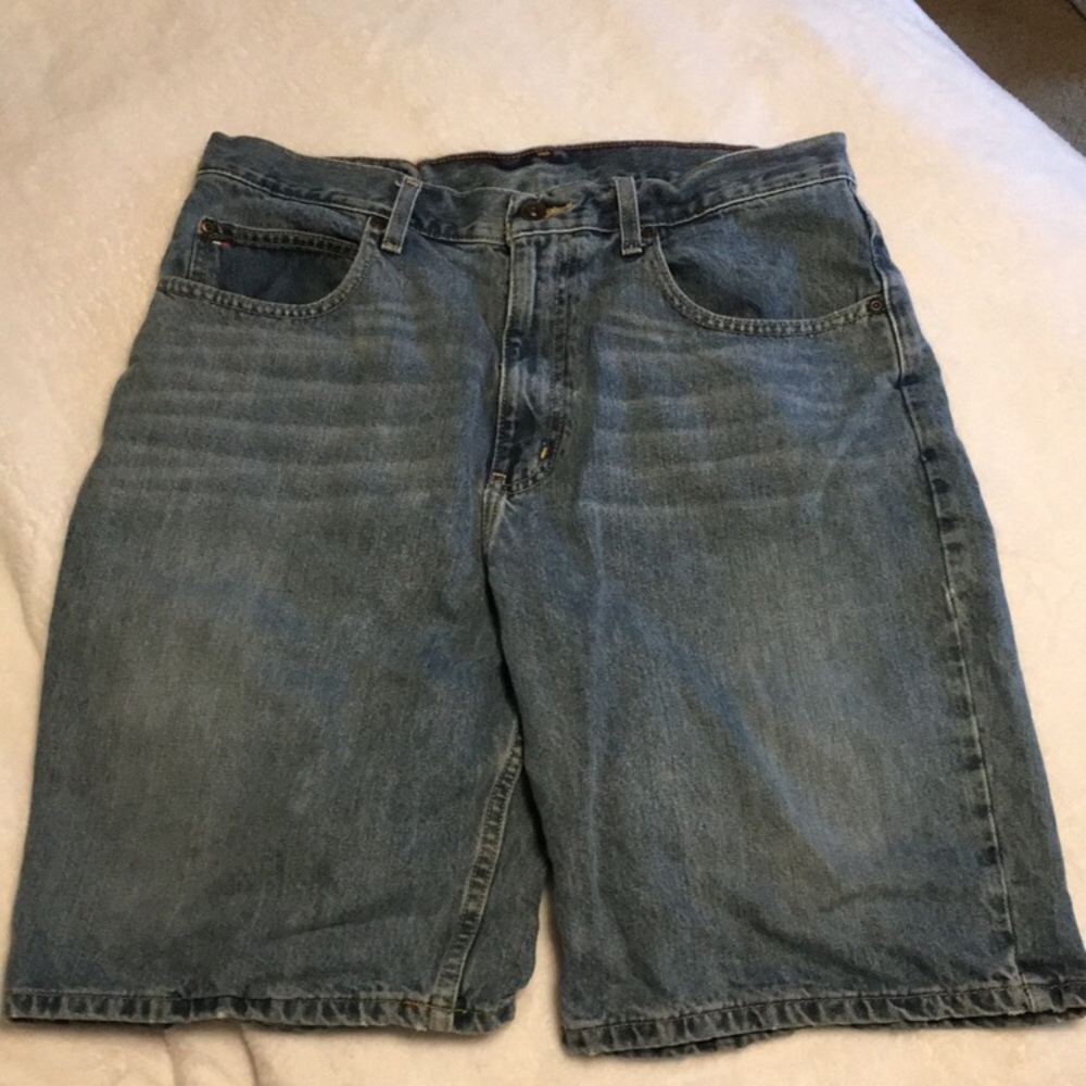 Tommy Hilfiger vintage “dad” 90’s jean shorts